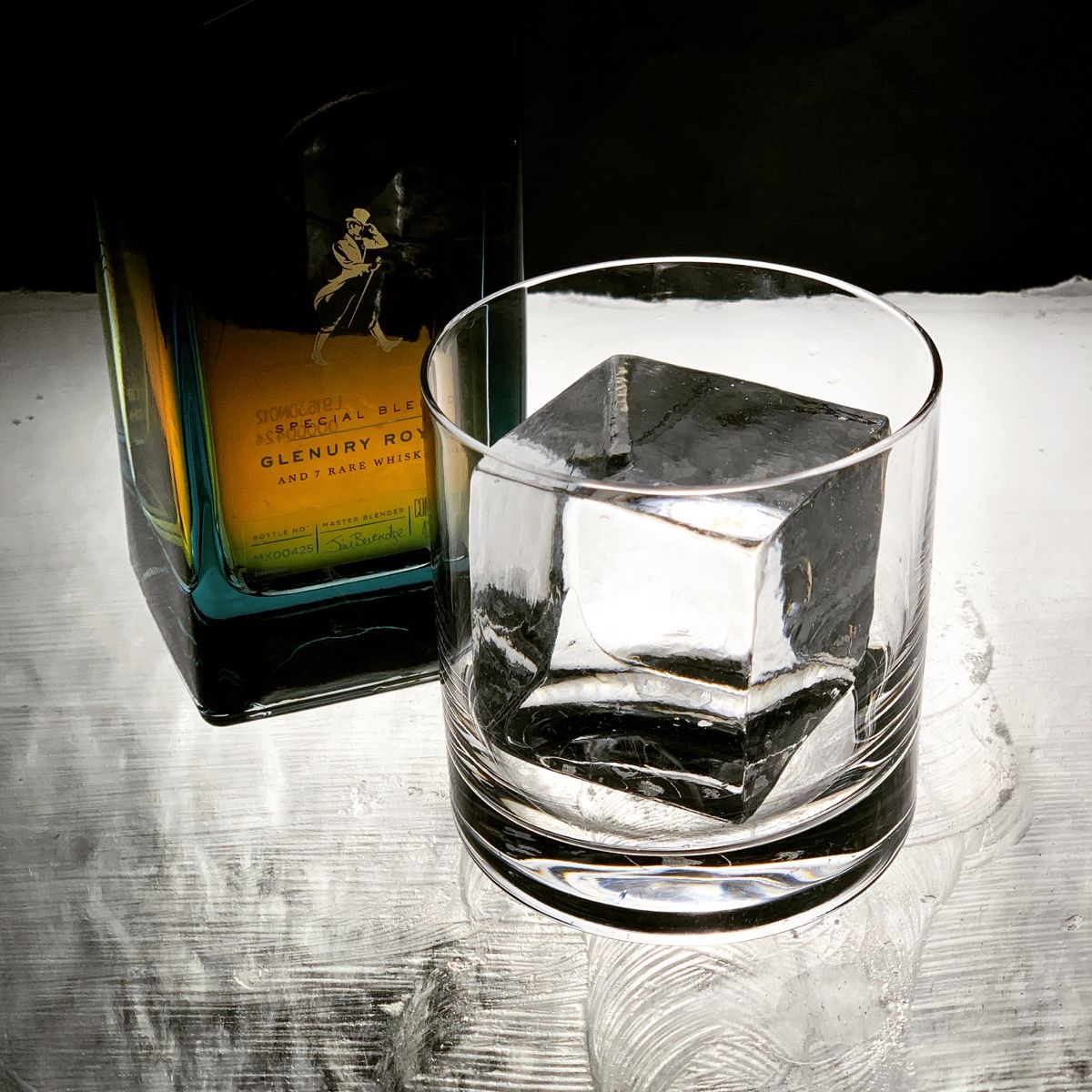 Почему ценители виски выбирают крафтовый лед: сферы и кубы XL